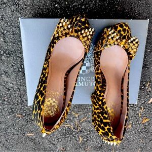 Studded calf hair animal print Vince Camuto platforms - size 7
